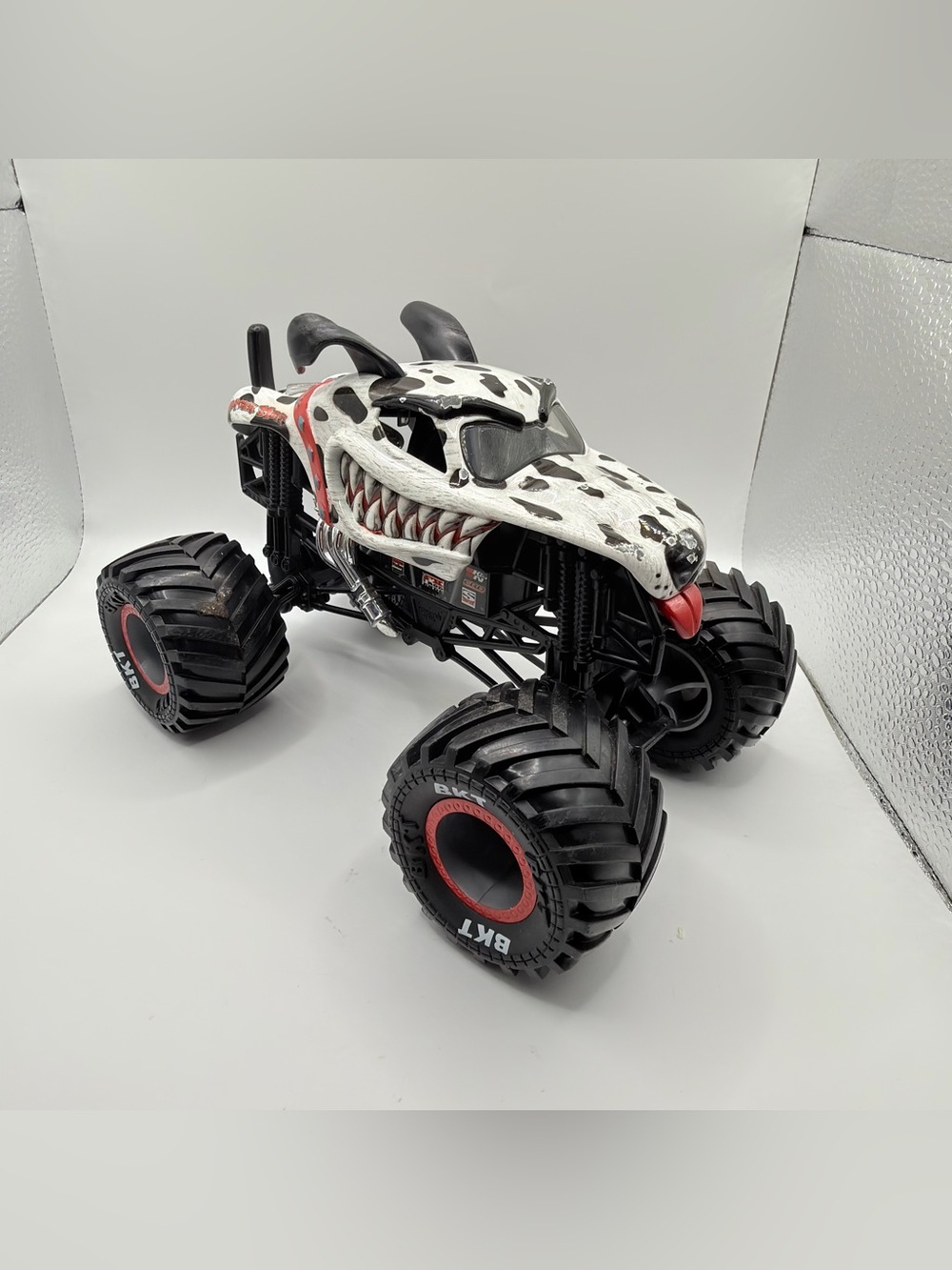 Spin Master 2018 Monster Jam Monster Mutt Dalmatian Rev N Roar Push Car